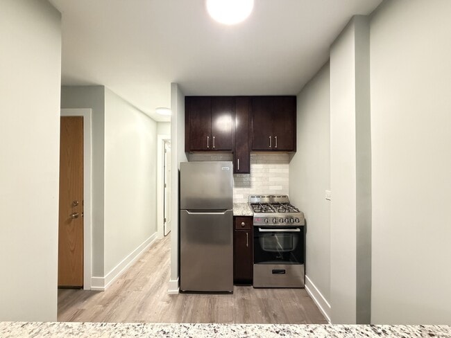 Building Photo - 448 W Barry Ave