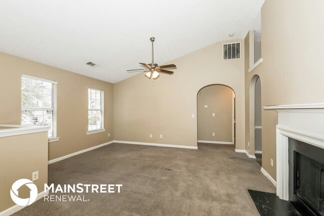 Building Photo - 10576 Day Lily Dr