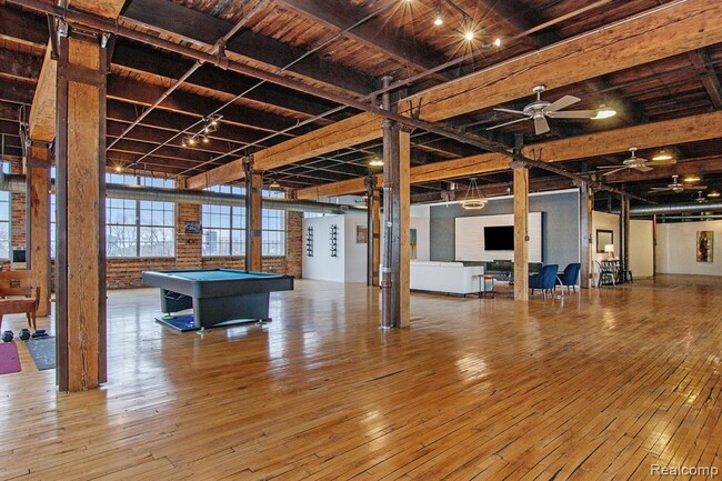 Building Photo - 1535 Sixth St