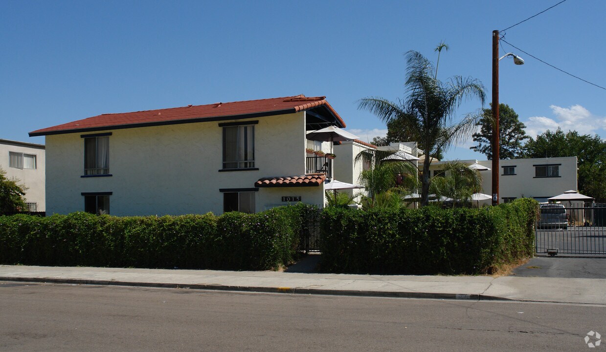 Primary Photo - 1015 Leslie Rd