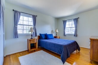 Building Photo - 9215 Cherrytree Dr