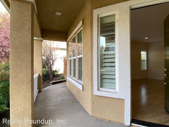 Building Photo - 3 br, 2.5 bath House - 6219 Riverbank Cir