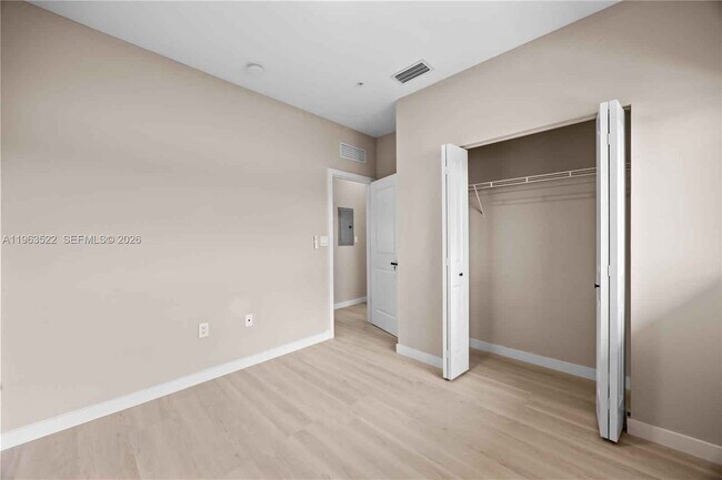 Foto del edificio - 630 NE 166th St