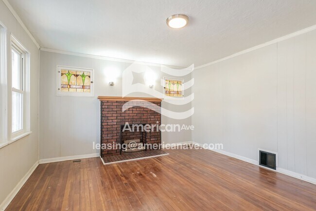 Foto del edificio - 9016 Burton Ave