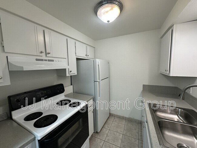 Foto del edificio - 1723 W 8th Ave