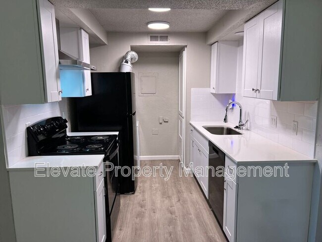 Foto del edificio - 11120 N Stratford Drive