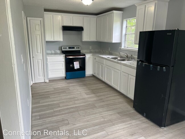 Building Photo - 3 br, 2 bath House - 1016 Davenport Rd.