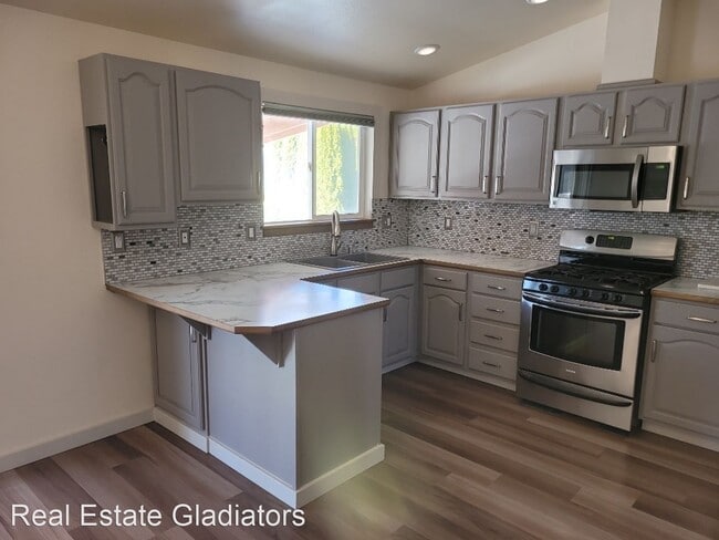 Building Photo - 4 br, 3 bath House - 1017 Hiatt Ct