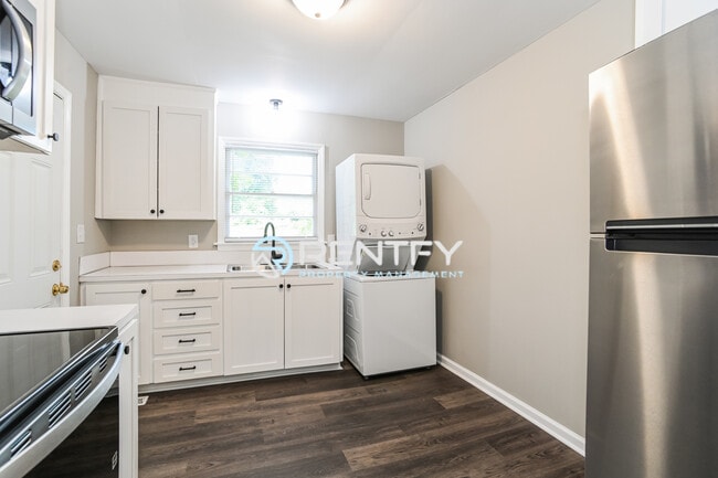 Building Photo - 2731 Bradford St