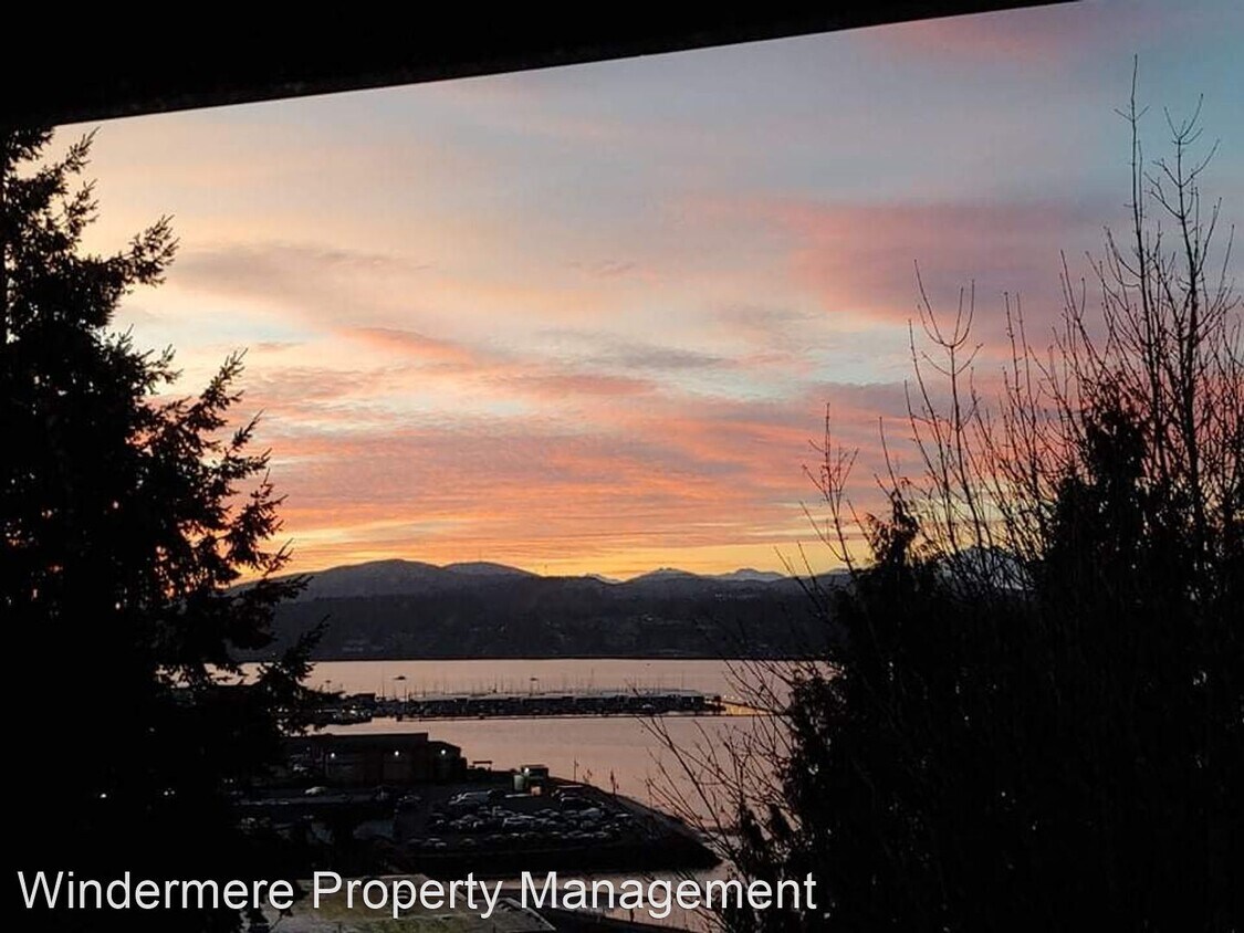 2 br, 1 bath House 226 Farragut Avenue N... House Rental in Port