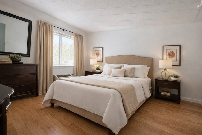 Building Photo - 5 Linden St