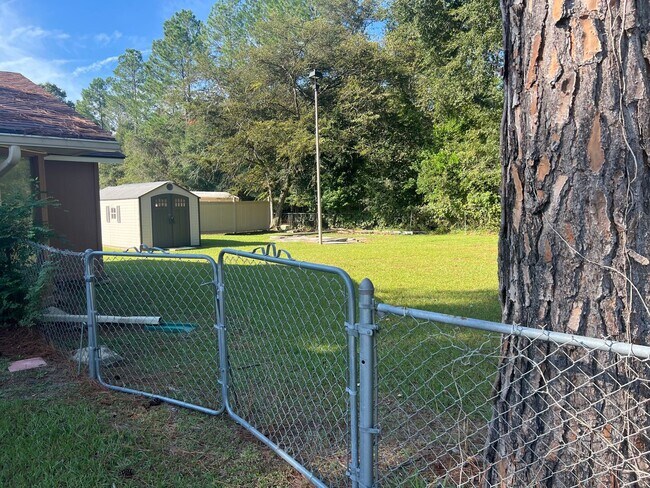 Building Photo - 1225 Augusta Dr