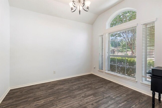 Foto del edificio - 27526 Rebecca Field Ln
