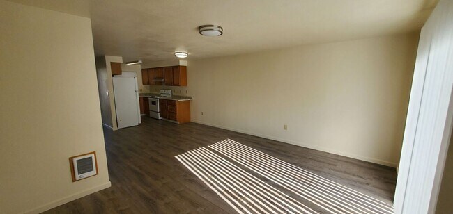 Foto del edificio - Beautifully Renovated 2 Bed 1.5 Bath Townh...