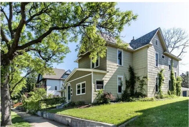 Foto del edificio - 627 Pierce St NE