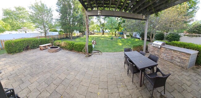 Foto del edificio - 5283 Merrybell Ln