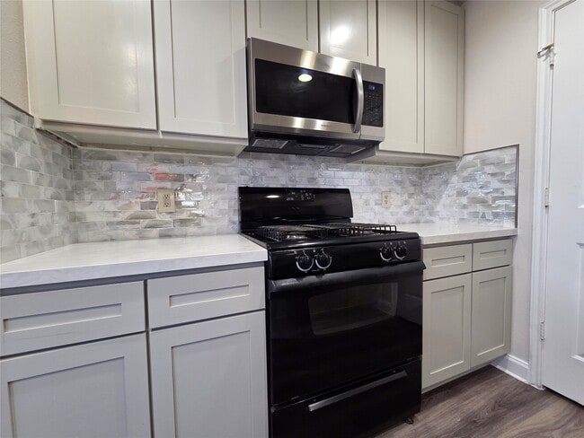 Foto del edificio - 10903 Windfern Lakes St