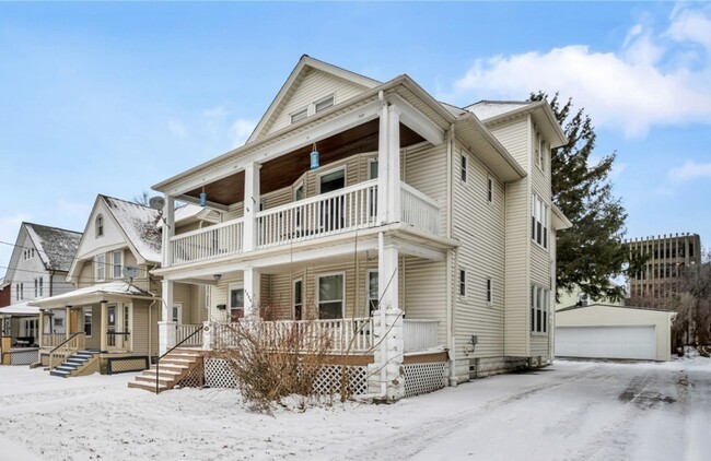 Building Photo - 1359 Warren Rd