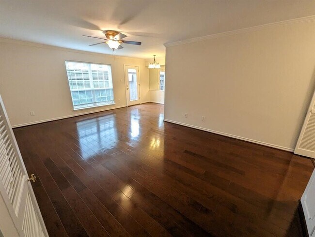 Foto del edificio - 355 N Post Oak Ln