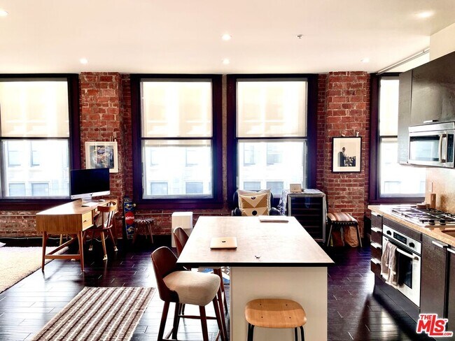 Foto del edificio - 460 S Spring St