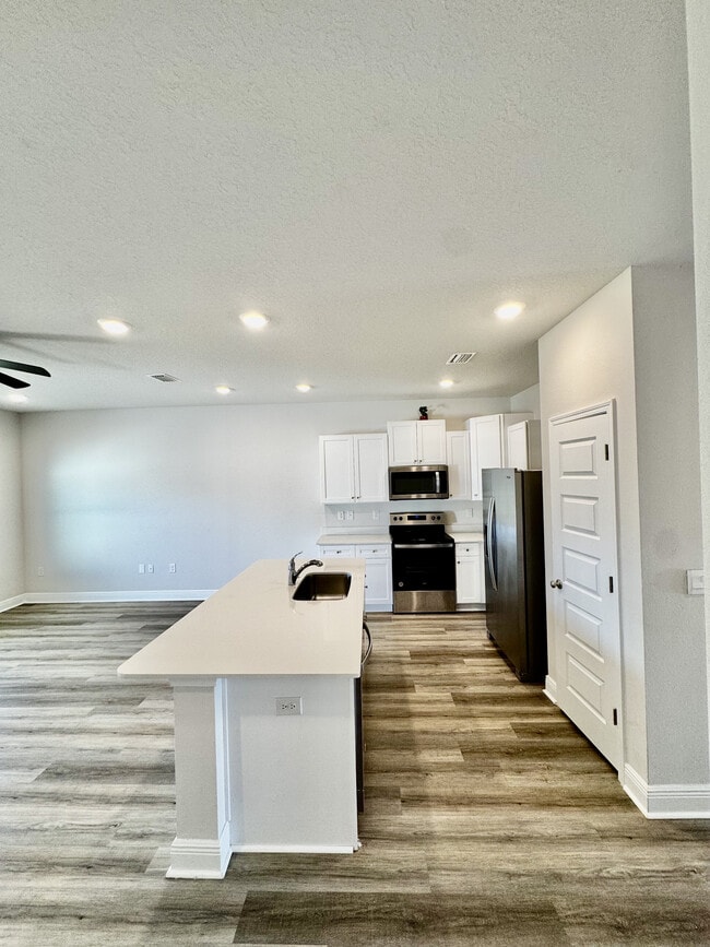 Building Photo - 5673 Stellarjay St