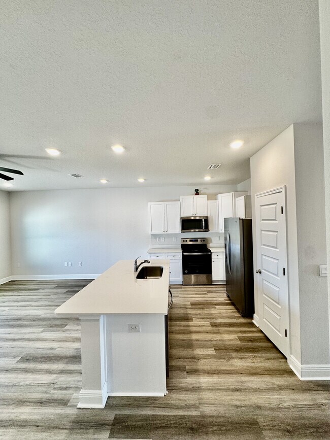 Foto del edificio - 5673 Stellarjay St