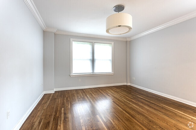 2BR, 2BA - 1425 SF - York House