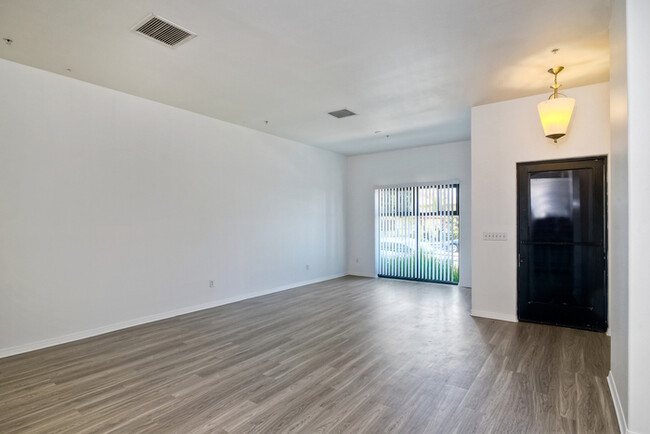 Building Photo - 819 D Ave