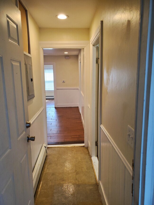 Entrance - 137 Carleton St