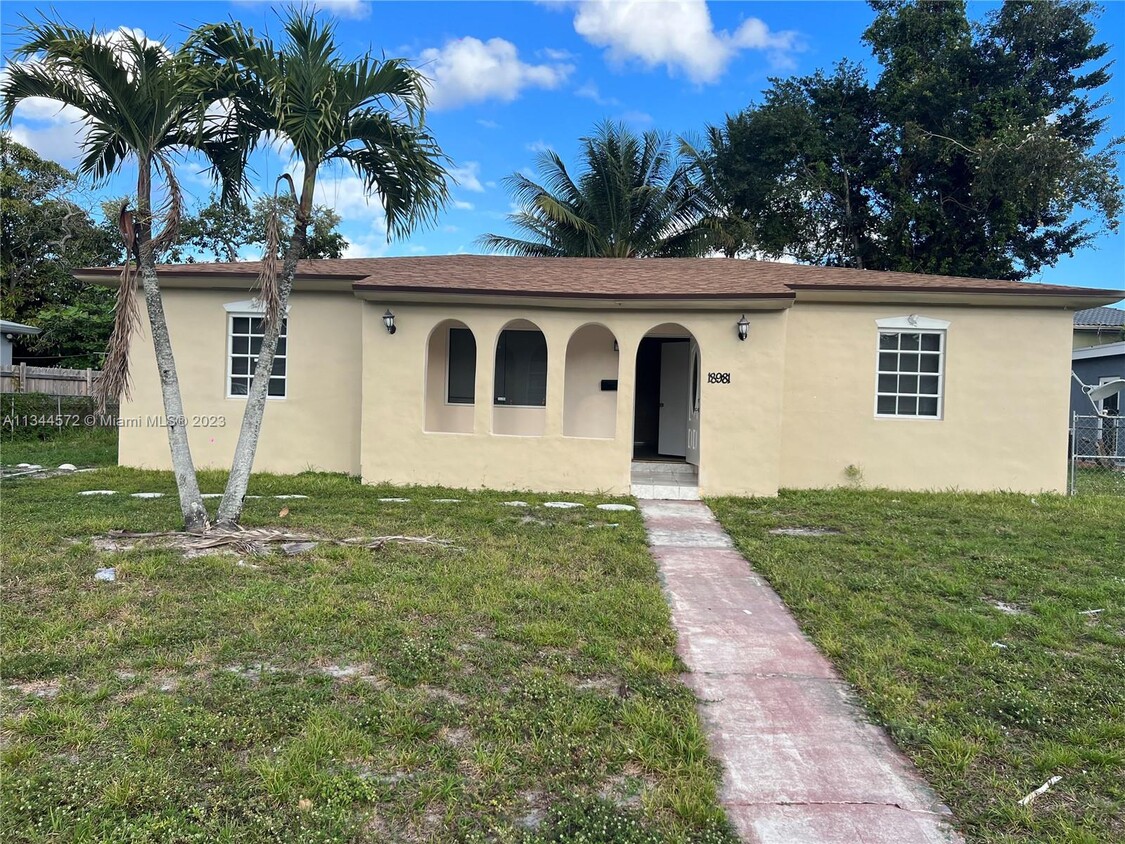 Foto principal - 18981 NW 7th Ave