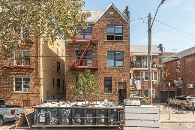 Building Photo - 1659 W 7th St
