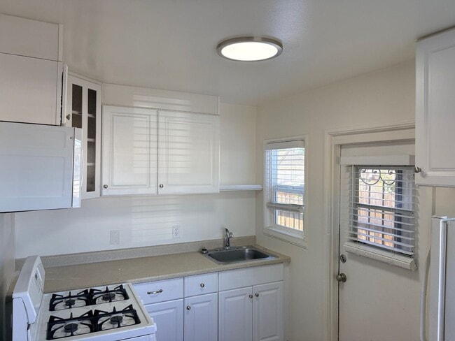 Foto del edificio - 582-582-582-582 McIntosh St