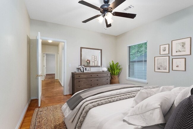 Photo - 1700 E Mission Blvd House