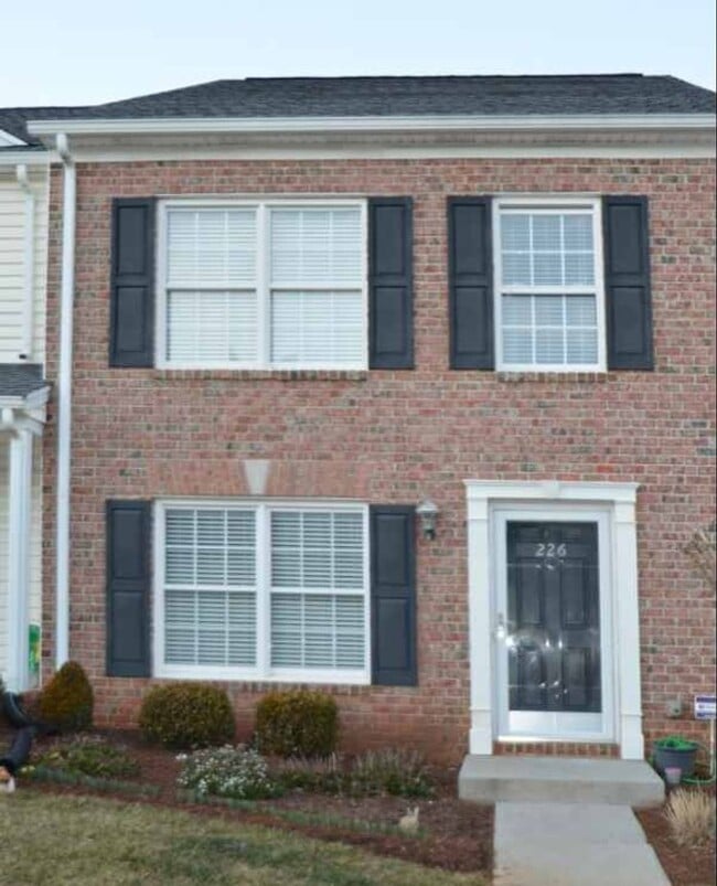 Photo - 226 Duncraig Dr House