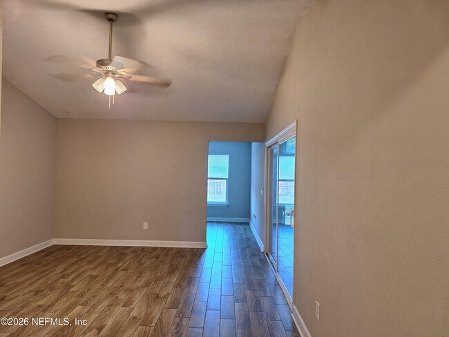 Foto del edificio - 3459 Excalibur Way E