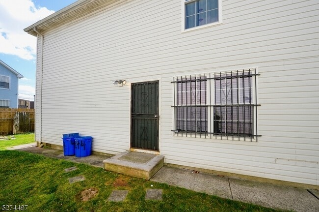 Building Photo - 444 S 7th St