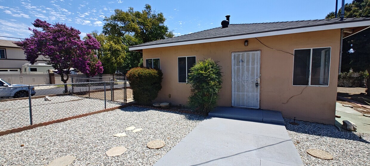 Foto principal - 13545 Fellows Ave