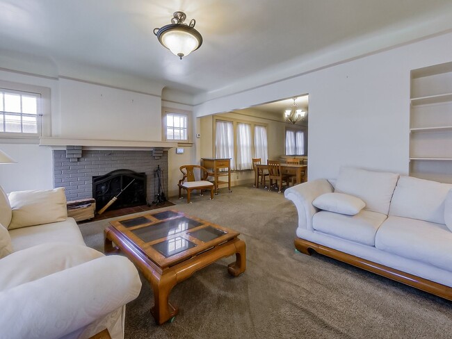 Foto del edificio - Welcome to this beautiful 2 bedroom, 2 bat...