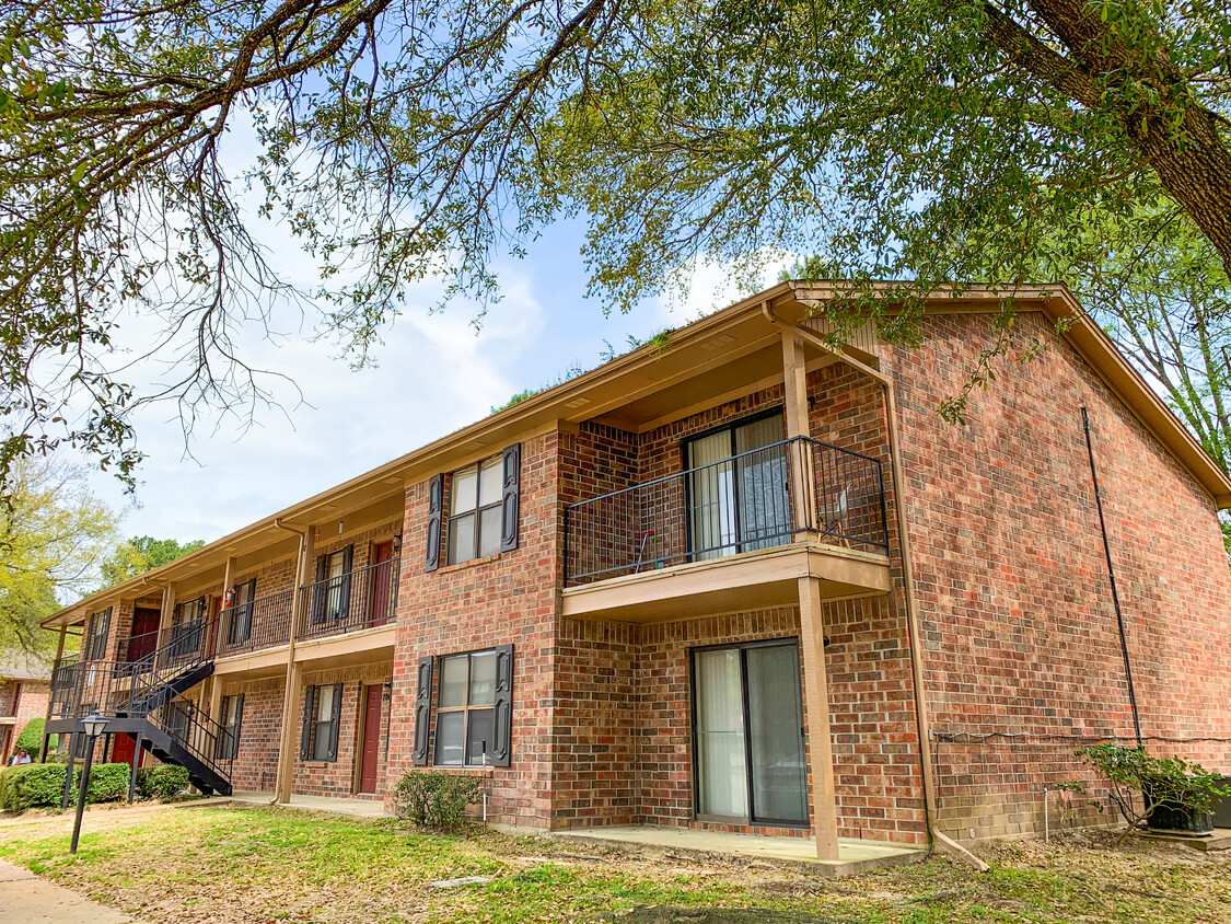 Foto principal - Pecan Valley Apartments