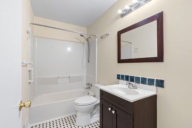 Foto del edificio - Affordable, Spacious AND Convenient Walk t...