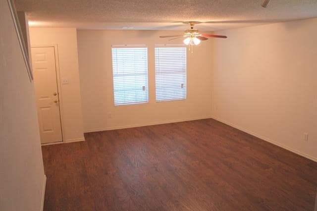Building Photo - 2316 White Oak Dr