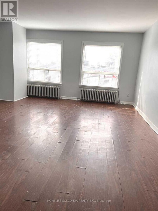 Photo du bâtiment - 888 Bloor St W