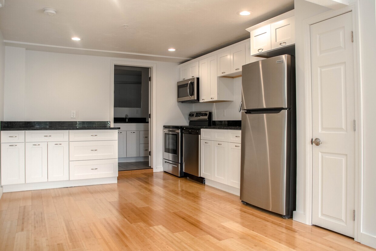 8 School St, Sturbridge, MA 01518 Apartments in Sturbridge, MA