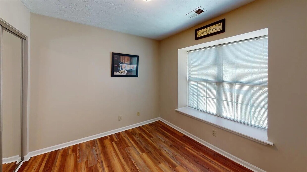Primary Photo - 4024 Victoria Way