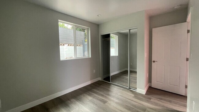 Foto del edificio - 24414 1/2 Senator Ave