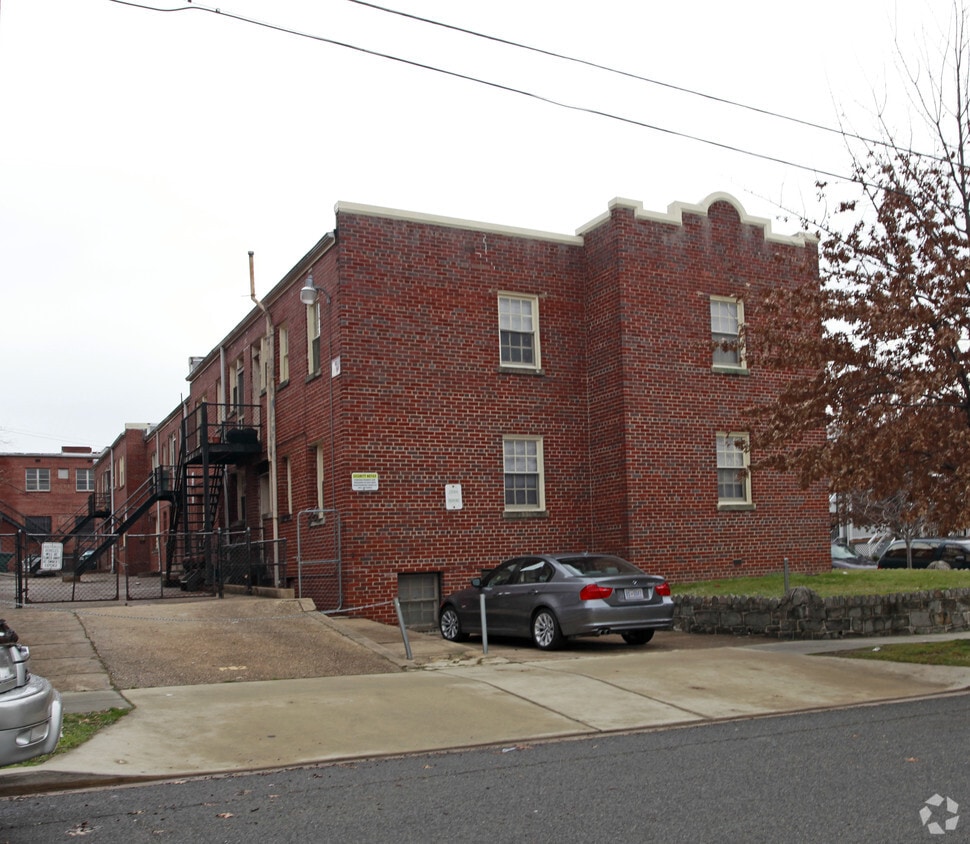 Building Photo - 5400-5408 5th St NW