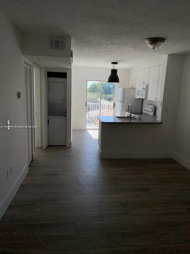 Foto del edificio - 2575 SW 27th Ave