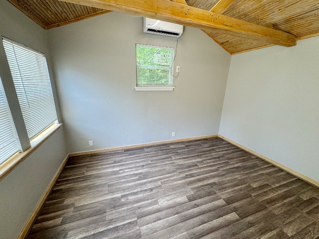 Foto del edificio - 419 Westhill Pl