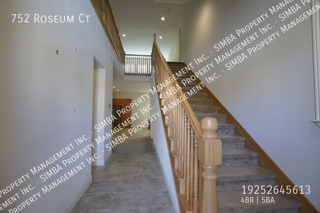Foto del edificio - 752 Roseum Ct