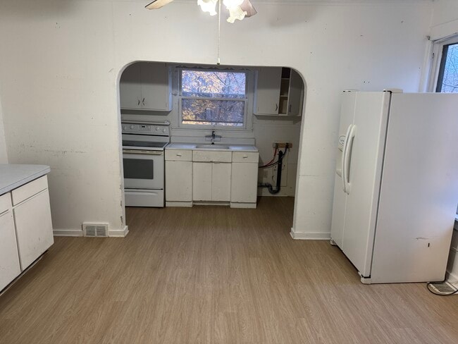 Building Photo - 162c